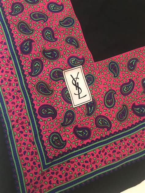 foulard yves saint laurent skull